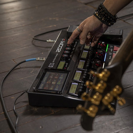 Zoom G11 Multi-Effects Processor with Expression Pedal (G-11/G 11)