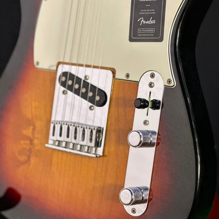 DISPLAY - Fender Player Telecaster Electric Guitar, Maple Fretboard - 3-Tone Sunburst