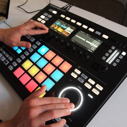 Native Instruments Maschine MK3 Groove Production USB Audio Interface