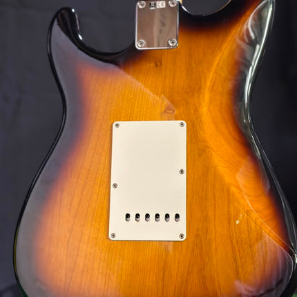 DISPLAY - Fender Japan Heritage 50s Stratocaster Electric Guitar, Maple Fretboard - 2-Tone Sunburst