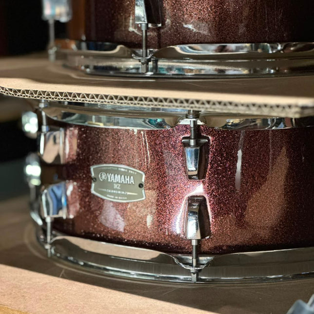 PRELOVE - Yamaha Rydeen 5-piece RDP2F5 Acoustic Drum Set w/Paiste 101 Cymbal Set And Pearl Single Pedal - Burgundy Glitter