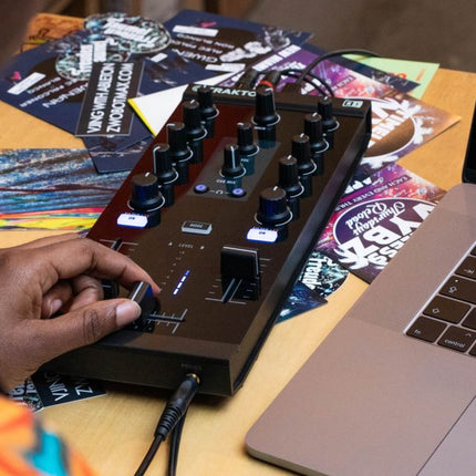 Native Instruments Traktor Kontrol Z1 DJ Mix Controller