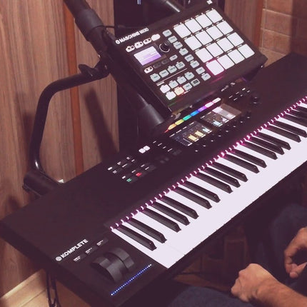 Native Instruments Komplete Kontrol A61 61-key MIDI Controller Keyboard (A-61/A 61)