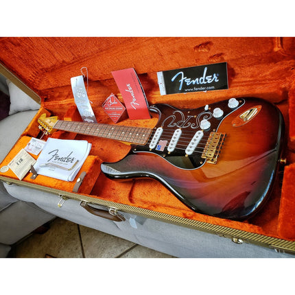 Fender Artist Stevie Ray Vaughan Stratocaster Electric Guitar w/Case, Pau Ferro FB, 3-Tone Sunburst