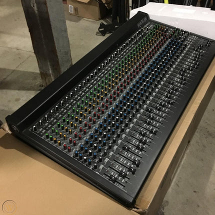 Mackie 3204VLZ4 32 Channel Mixer Analog Compact Mixers With Onyx (3204 VLZ4/3204-VLZ4)