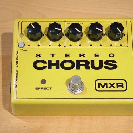 DISPLAY - MXR M134 Stereo Chorus Guitar Effects Pedal ( M-134 M 134 )