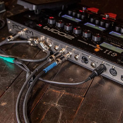 Zoom G11 Multi-Effects Processor with Expression Pedal (G-11/G 11)
