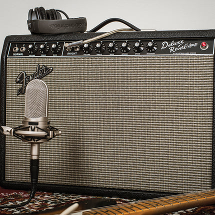 Fender 64 Custom Deluxe Reverb Guitar Combo Tube Amplifier
