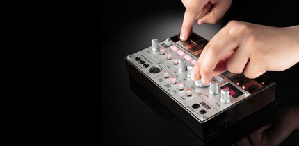 Korg Volca Bass Analog Bass Synth Module And Sequencer Midi Controller (VolcaBass/Volca-Bass)