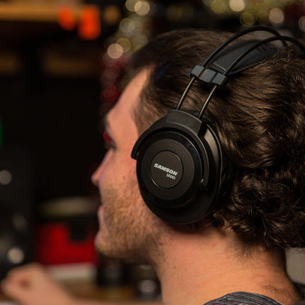 Samson SR880 Closed-Back Studio Headphones (SR-880/SR 880)