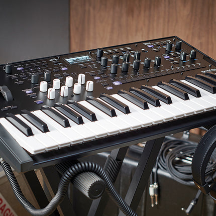 Korg Wavestate 37 Key Wave Sequencing Keyboard Synthesizer With 2GB Sample Library (Wave State)