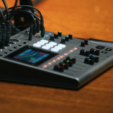 Zoom Podtrak P8 8 Channel Podcasting Mixer Production Mixer And USB Audio Interface With Phantom Power (P 8/P-8)
