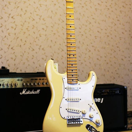 Fender Japan Yngwie Malmsteen Stratocaster Electric Guitar, Maple Fretboard with Gig Bag - Yellow White