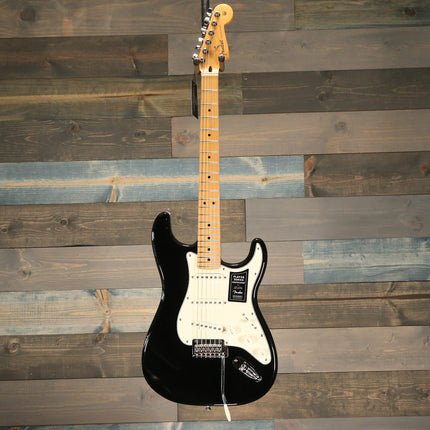 Fender Player Stratocaster Electric Guitar, Maple Fretboard - Black