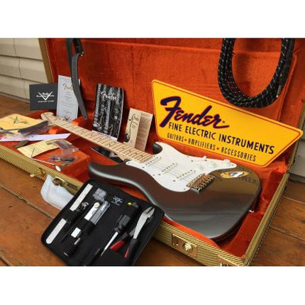 Fender Artist Eric Clapton Stratocaster Guitar, Maple Fretboard with Deluxe Hardshell Case - Pewter