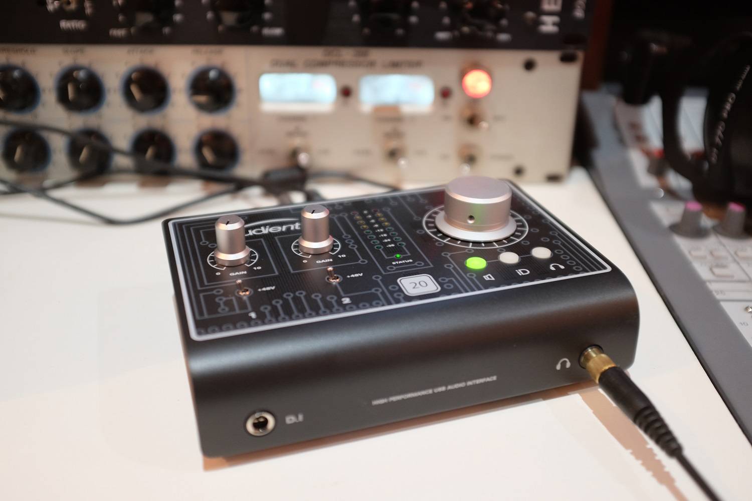 Audient iD14 MK2 High Performance USB Audio Interface (iD-14/iD14-MK2)